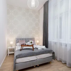 Beautiful By Renters Apartament