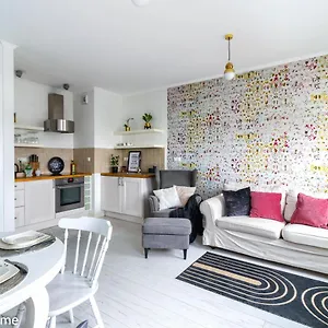 https://mr-apartament-travelbusiness-premium-skoroszewska.warsawhotelspoland.com